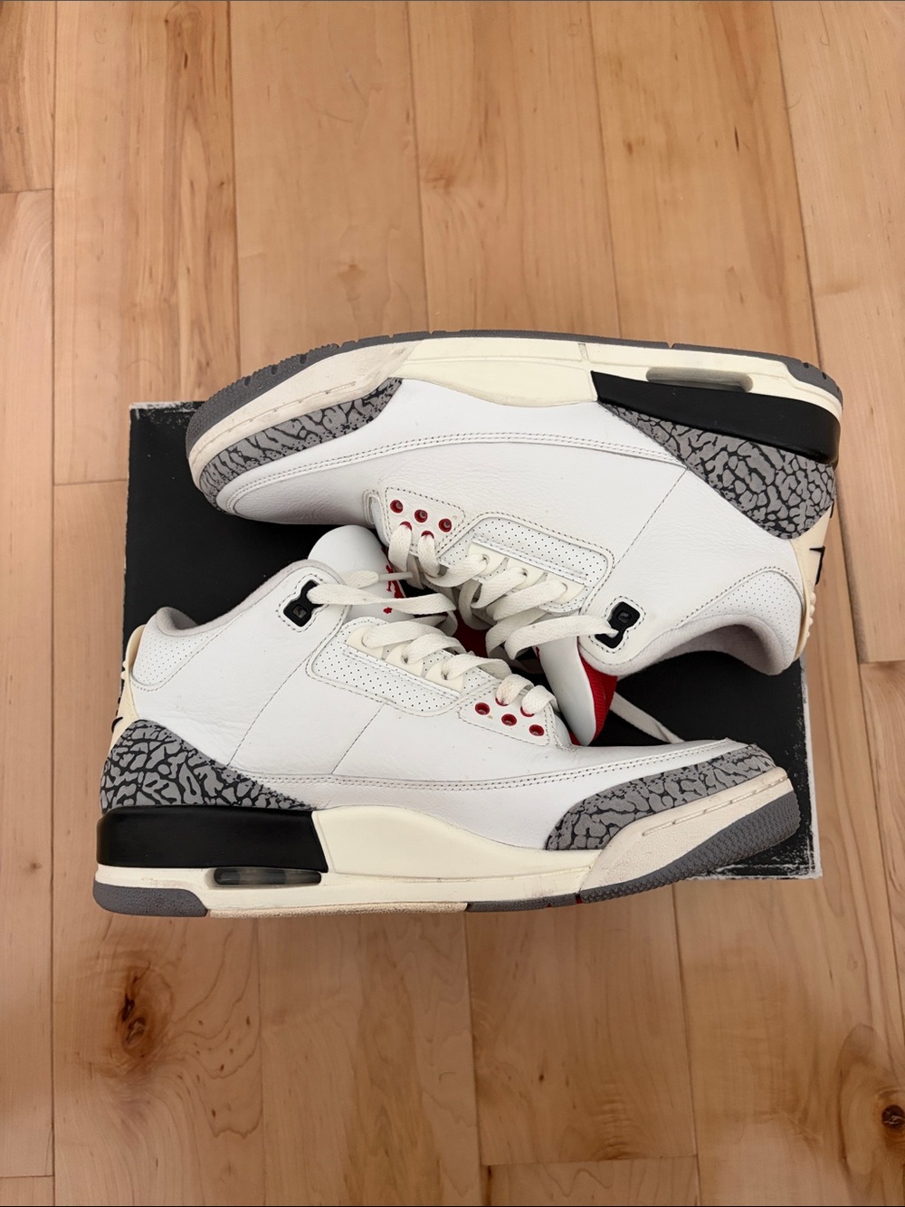 Jordan Men’s White, Gray and Red Retro Basketball Sneakers